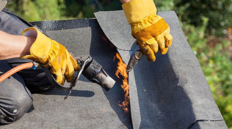 Professional gutter cleaning in Windsor, IL